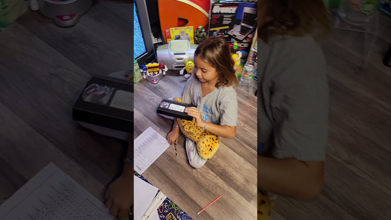 Teaching My 8-Year-Old to Use VHS Tapes 📼