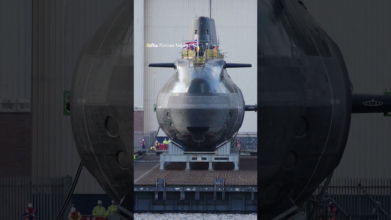 Royal Navy's HMS Agamemnon Submarine Launches π’