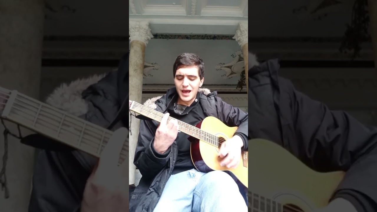 Кавер на гитаре с нежной улыбкой, похожей на рай 🌹😍