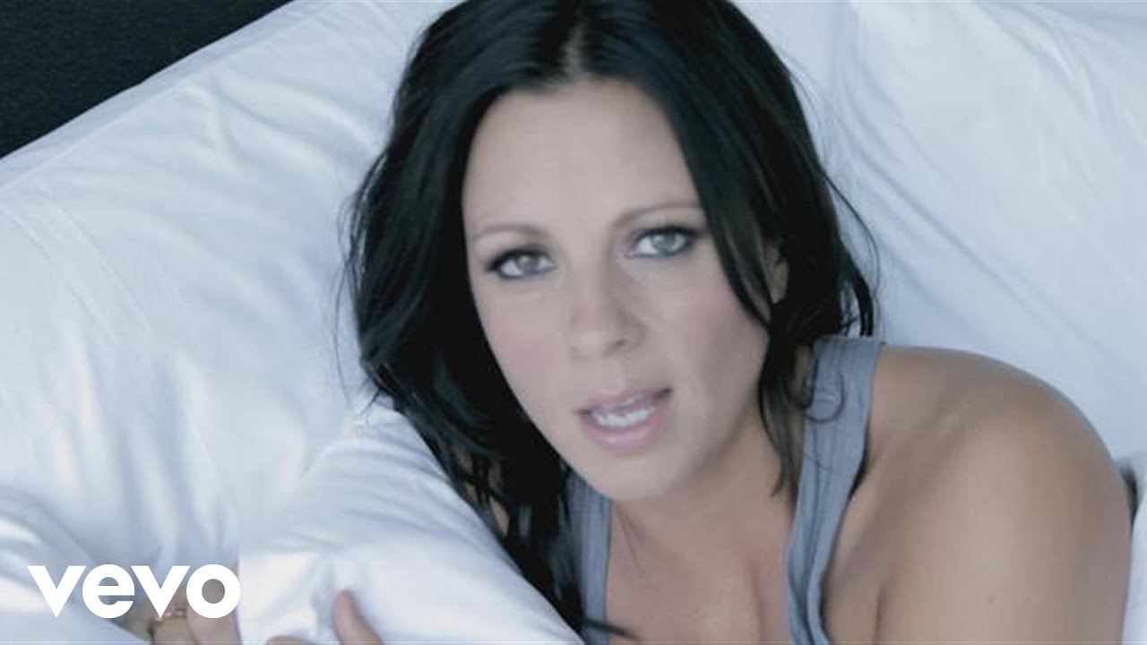 Sara Evans - A Little Bit Stronger 🎶