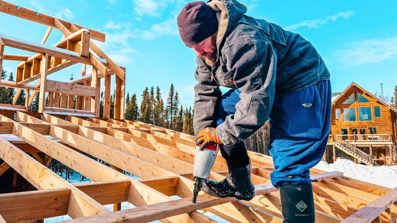 Alaska Homestead: Building a Snowy Barn ❄️