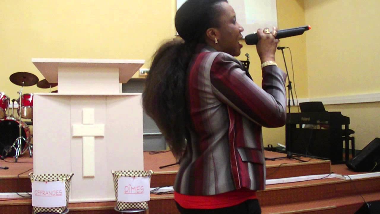 sr bijoux lubala à l'Eglise Parole de Vie ( part 1 )