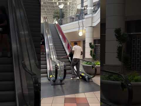 TWIN PRANK on STRANGERS🤣 #youtubeshorts #funny #prank