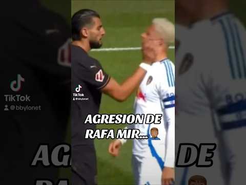 RAFA MIR AGREDE A UN RIVAL… #agressive #valencia #amistoso #rafamir #foryou #fyp #futbol