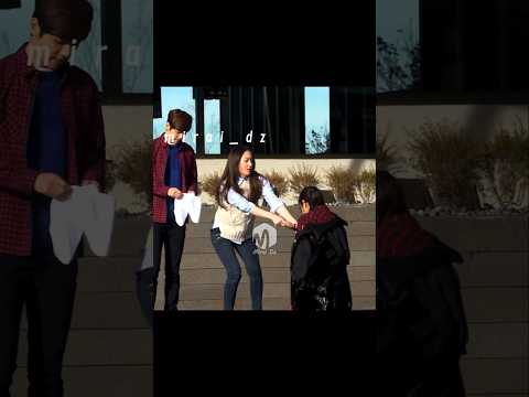 منعته من أن يمسك يدها بسبب الغيرة 😂 لقطة طريفة من مسلسل كوري #كيدراما #kdrama