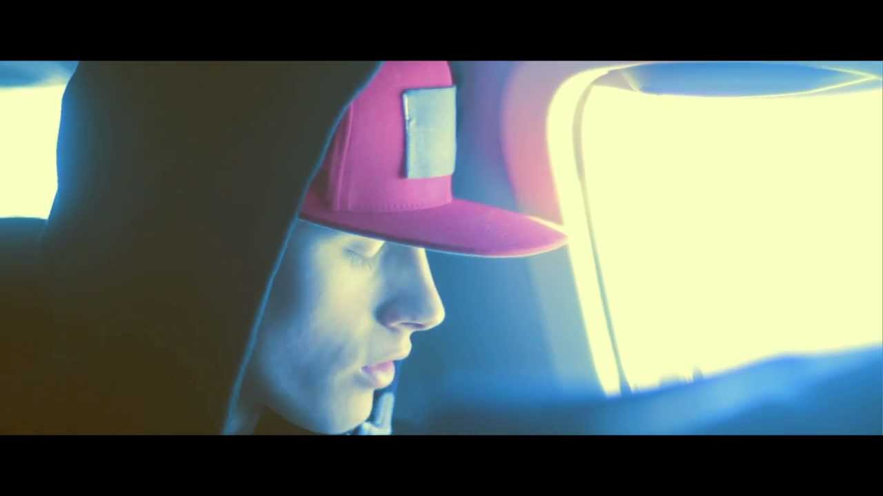 Machine Gun Kelly's 'Chasing Pavements' – Exclusive Visual Experience 🎶