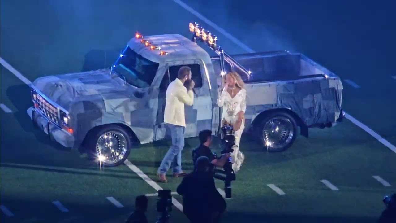 Beyoncé & Stars at Texans vs Ravens Christmas Halftime 🎤