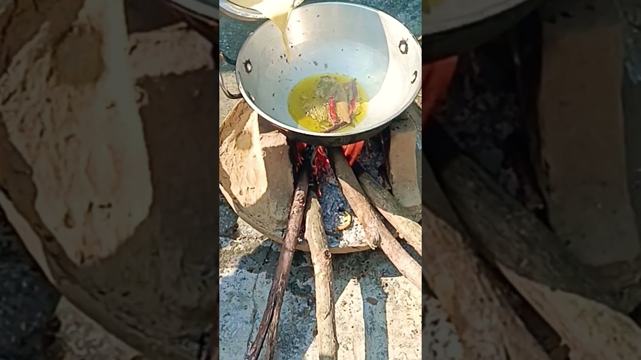 मिट्टी के चूल्हे पर बनी बेहद स्वादिष्ट कड़ी 🍲