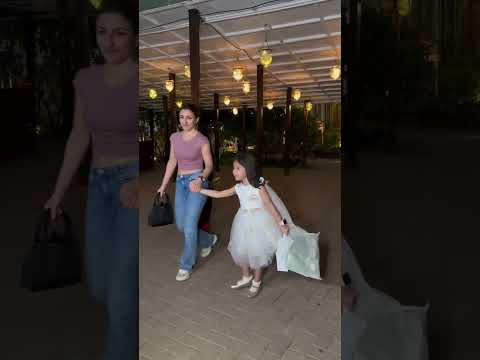 Soha Ali Khan With Daughter At Randhir Kapoor Birthday Celebration.#sohaalikhan #sabapataudi #e24