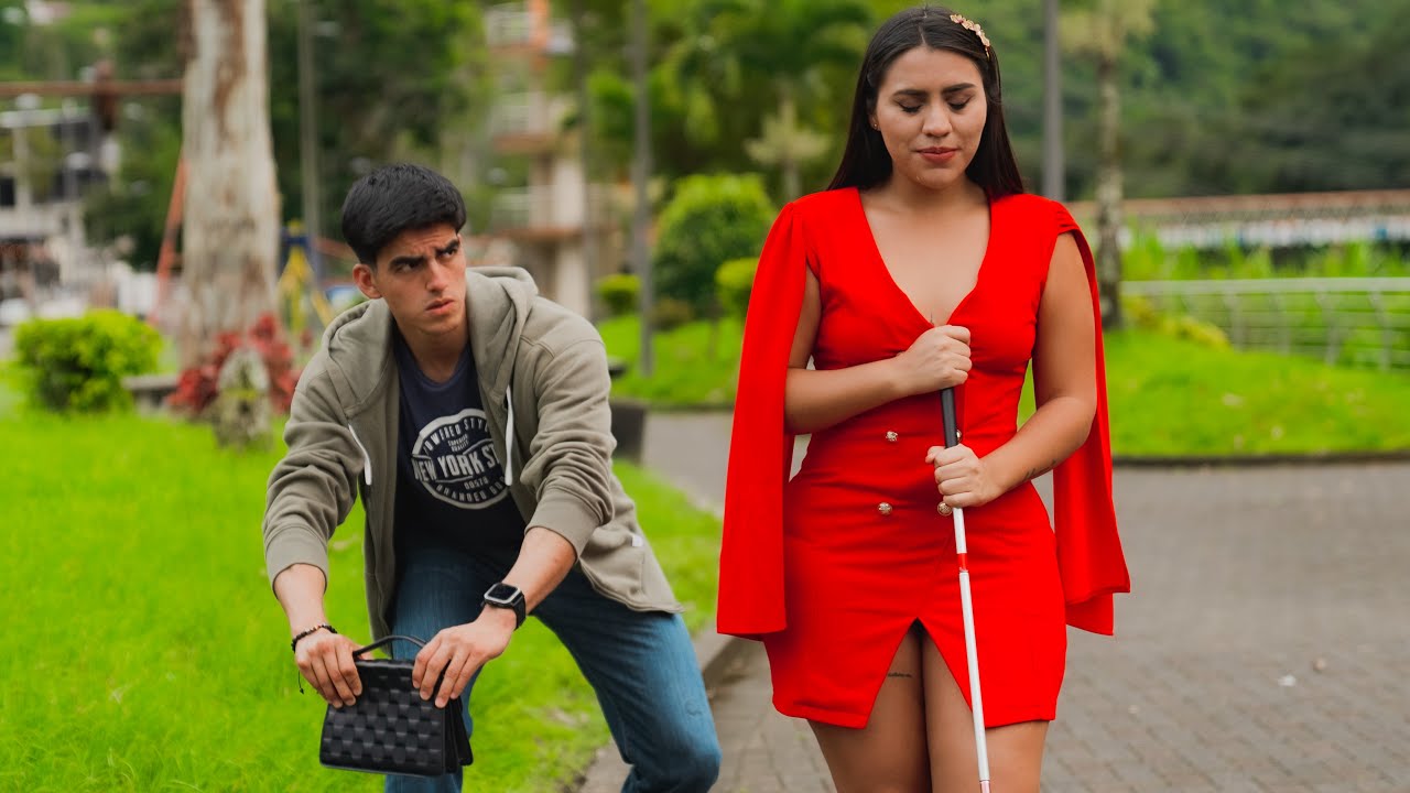 El inesperado giro en la vida de una mujer ciega tras un encuentro con un ladrón 🚶‍♂️