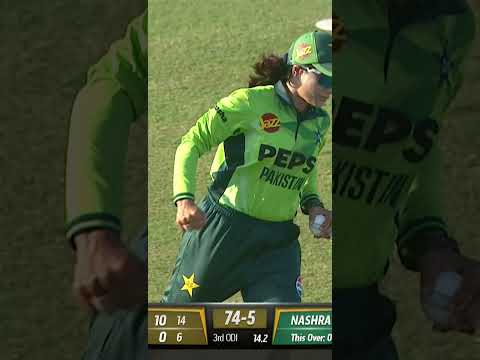 🏏 Fabulous spell! Nashra Sundhu bags her 4th wicket as Anneke Bosch falls for 10 🔥#PAKWvSAW