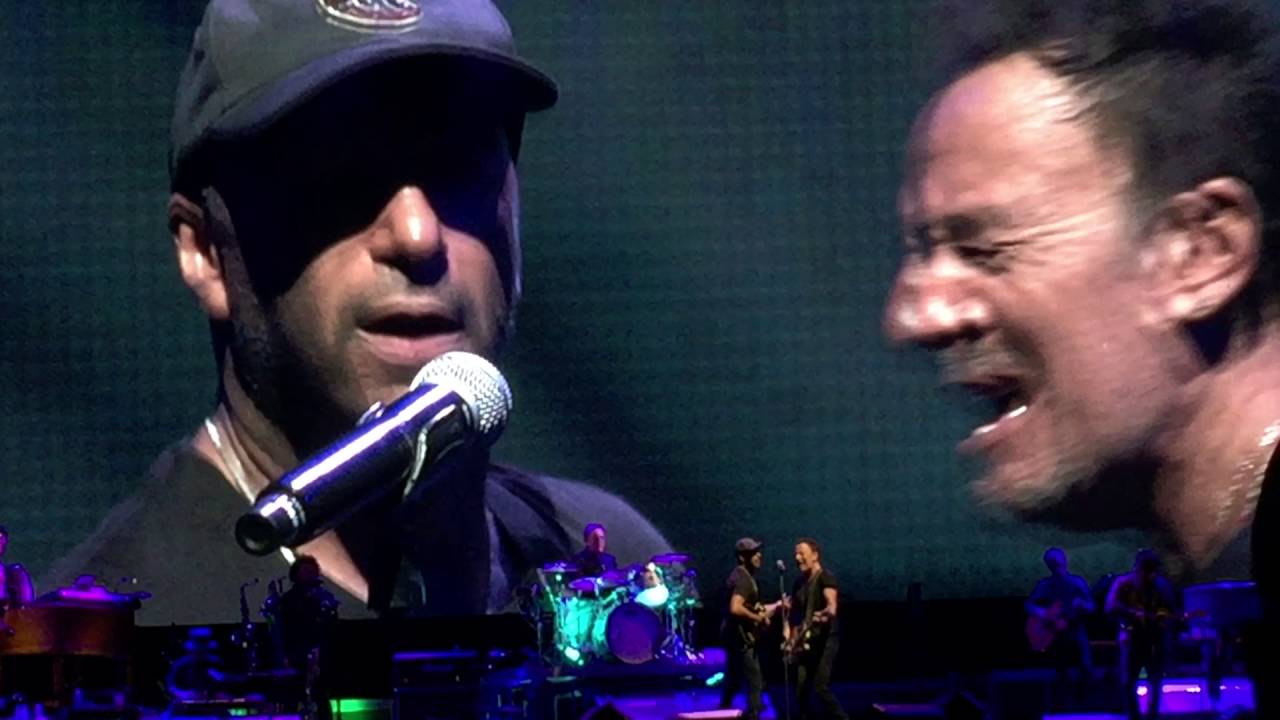 Bruce Springsteen & Tom Morello Perform 'Ghost of Tom Joad' (2016) 🎸