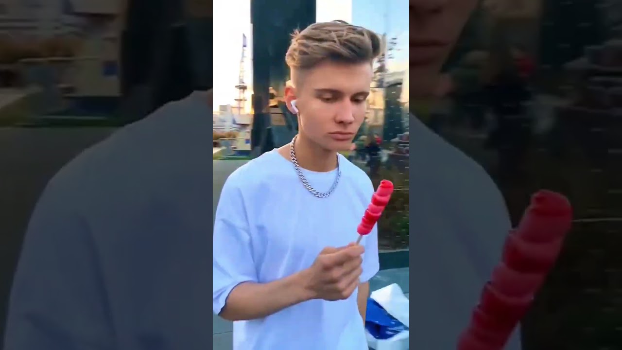 Поцелуй всё равно был 😎