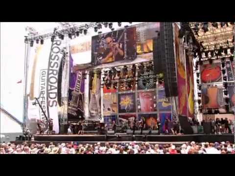 Larry Carlton - JOSIE (Live) @ Crossroads Guitar Fest 🎸