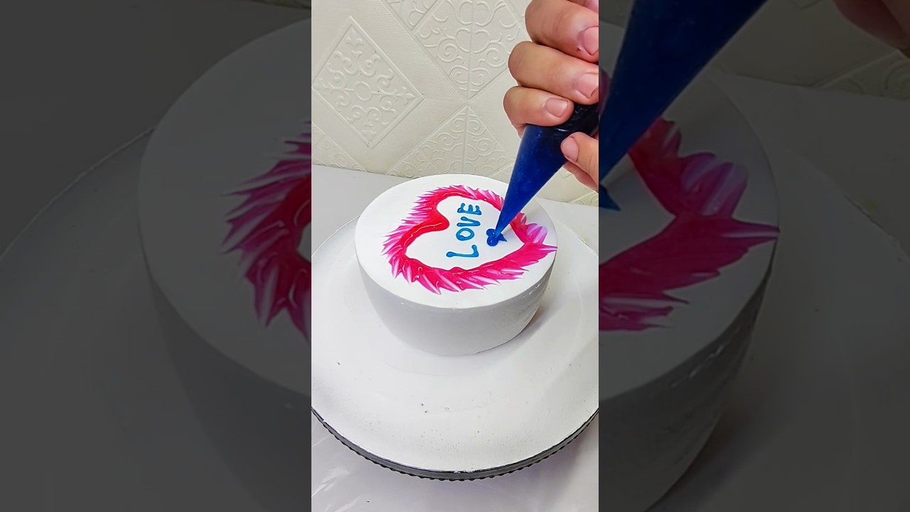 Stunning Heart-Shaped DIL Cake Design โค๏ธ | Trending Short Video