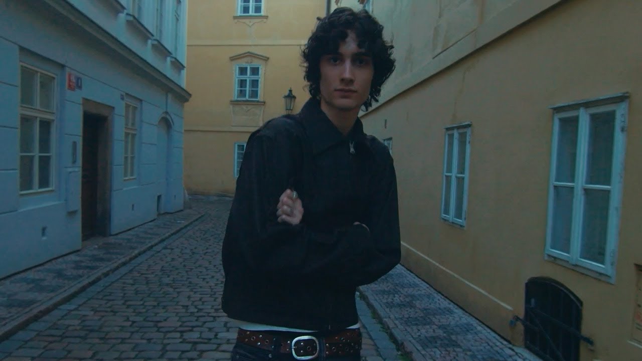 Sombr - We Never Dated (Official Lyric Video) 🎶