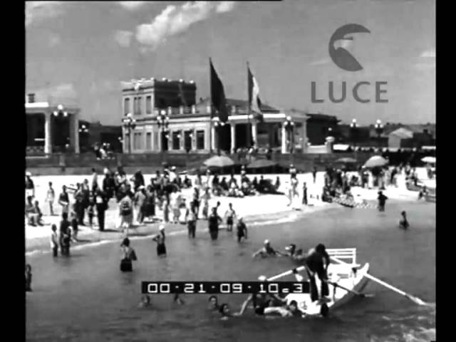 Esplora Civitanova Marche: Spiaggia dell'Adriatico e il suo affascinante centro storico 🌅