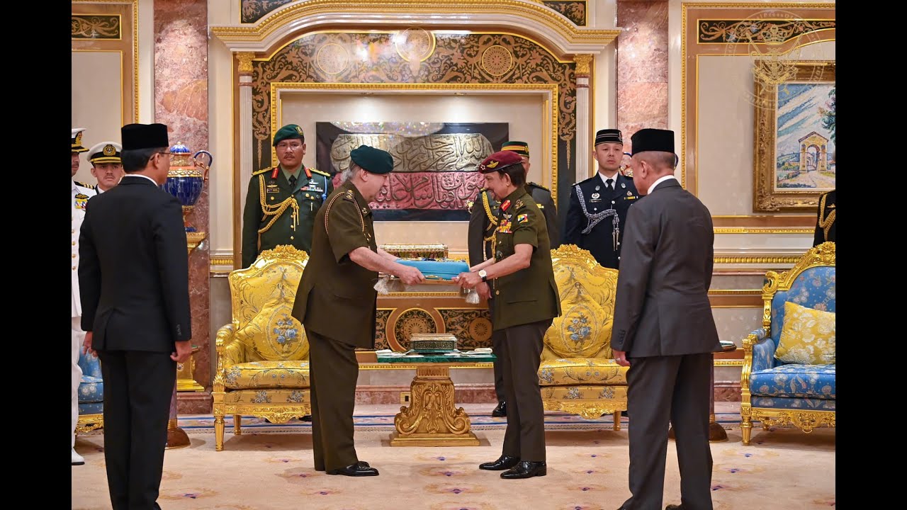 Sultan Johor Anoints Brunei Sultan & Crown Prince 🎖️