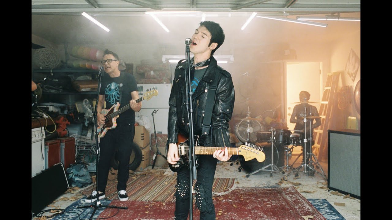 Goody Grace ft. blink-182 - Scumbag (Official Video) 🎥