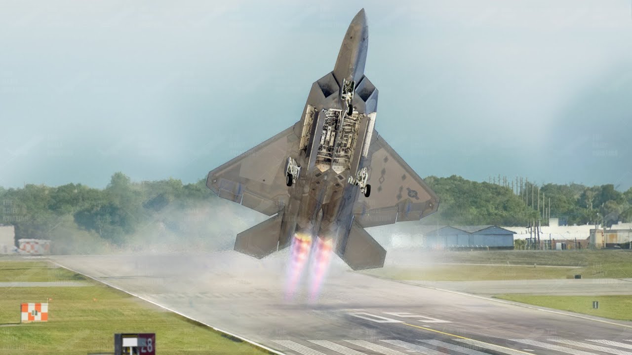 US $200 Million F-22 Raptor Executes Vertical Takeoff with Full Afterburner