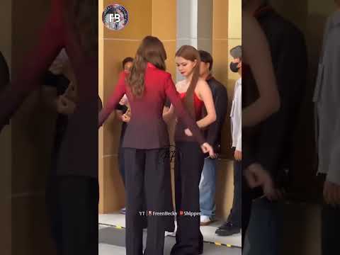 Freen was bold before the fan to touch becky#beckyarmstrong #freenbecky #fyp #freenbeck #srchafreen