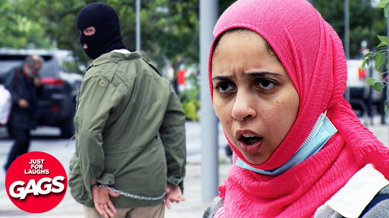 New Yorker Escapes Prank | Just For Laughs Gags 🎉