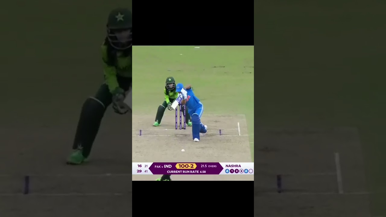 Pakistani Girl's Intense Stare at Harmanpreet Kaur During Women's World Cup 👀