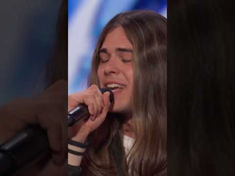 His voice is next level 🤩✨