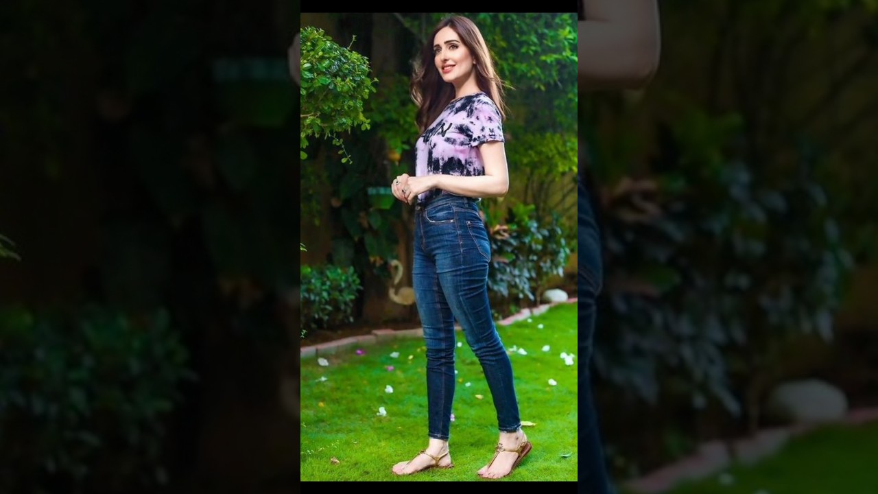 Pakistani Actresses Rock Casual Jeans Style😍