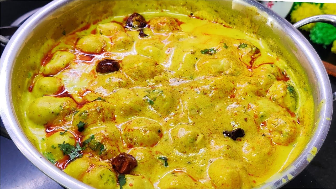 स्वादिष्ट मसालेदार कड़ी और कुरकुरे पकौड़े की आसान रेसिपी 🍛