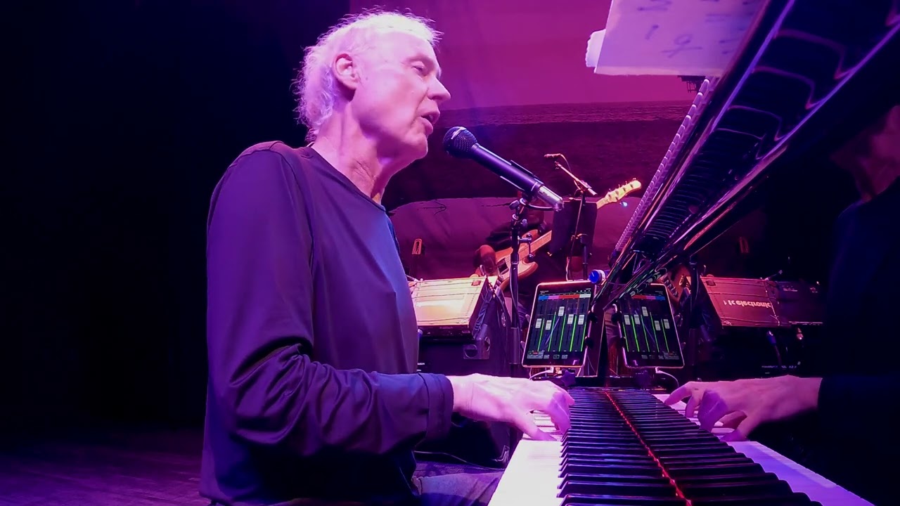 Bruce Hornsby & The Noisemakers Perform 'Swan Song' 🎶