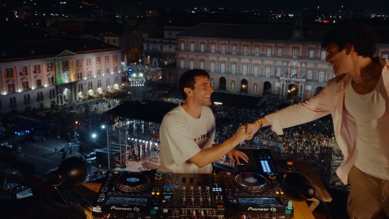 Fred again.. Live at Fede’s Roof, Naples 🎶 – An Unforgettable Night of Music and Reflection