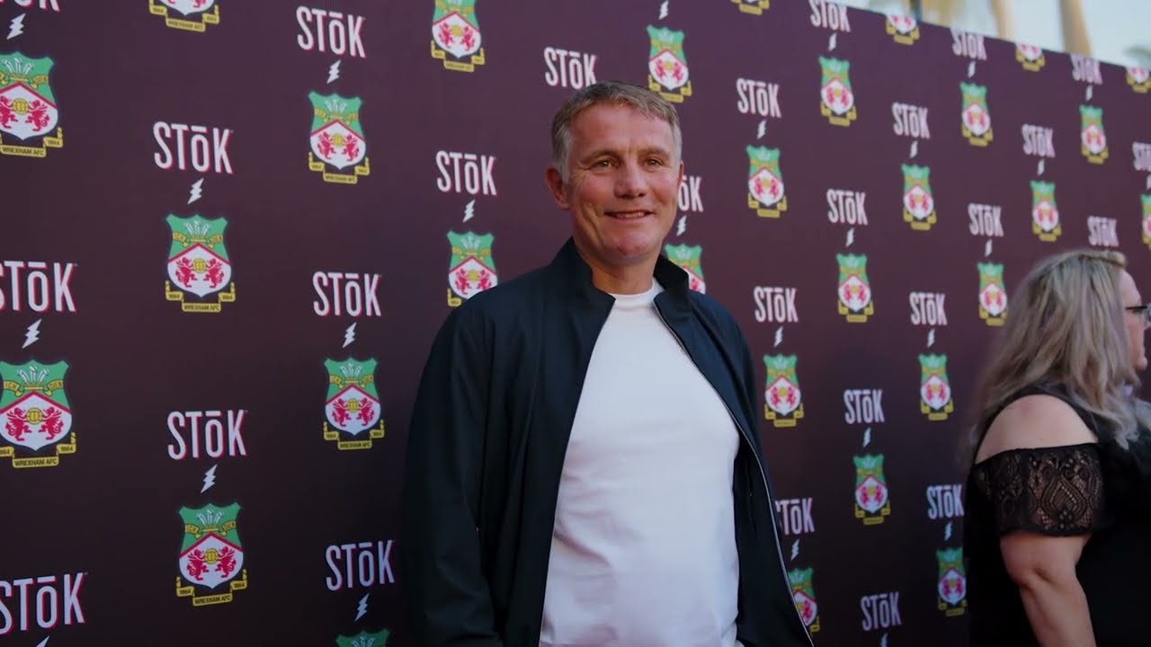 Phil Parkinson celebrates 1000 games in management 🙌