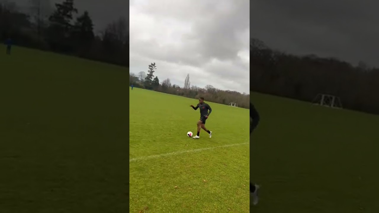 Footwork & Dribbling Skills with Jamie Gittens ⚽