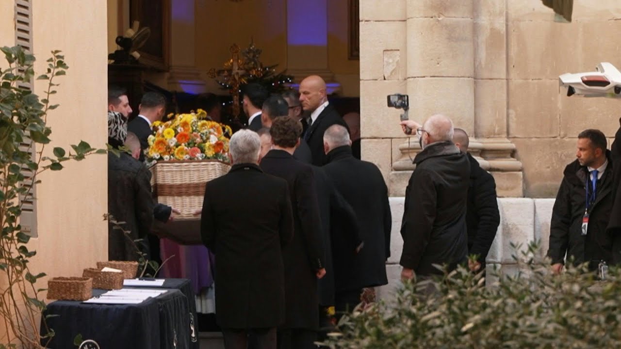 Brigitte Bardot's Funeral Procession Arrives in Saint-Tropez 🎥