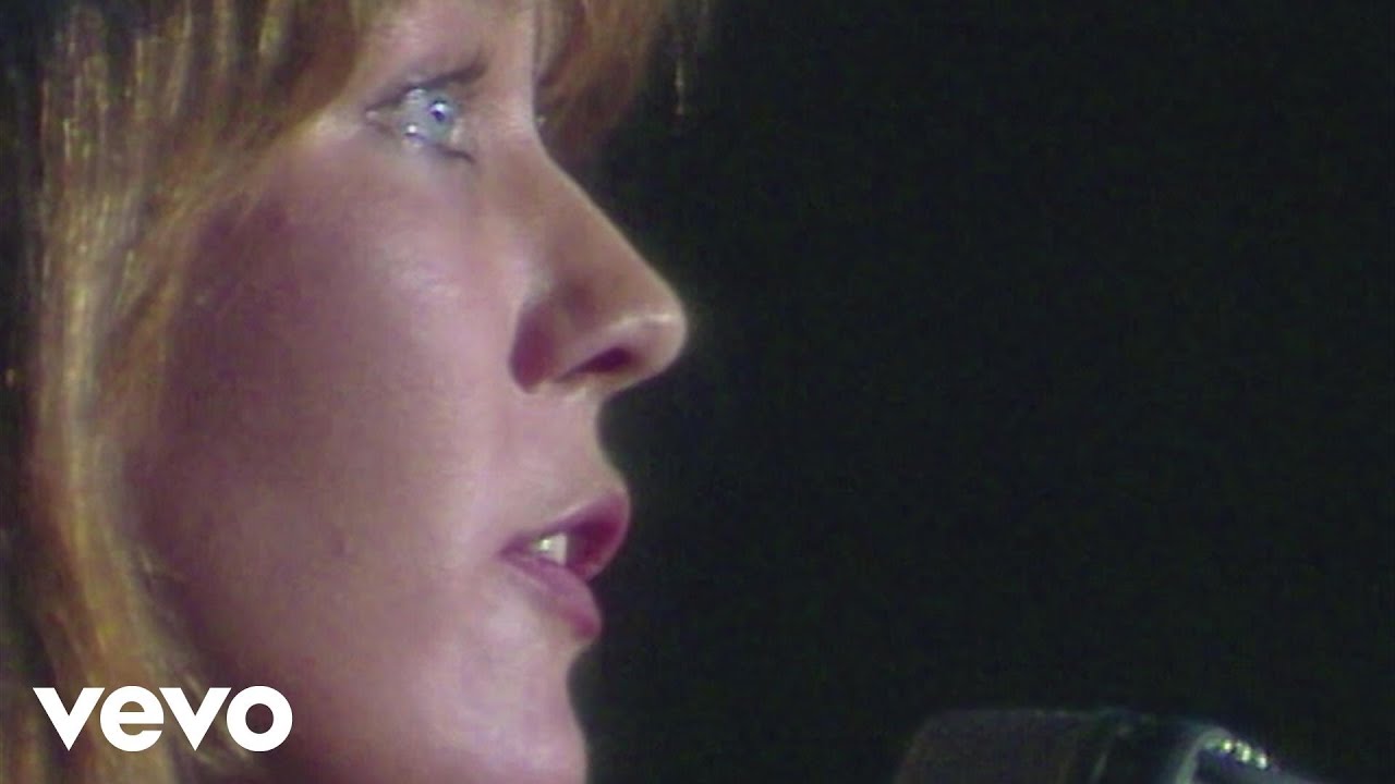 Juliane Werding Performs 'Nacht voll Schatten' on ZDF Hitparade