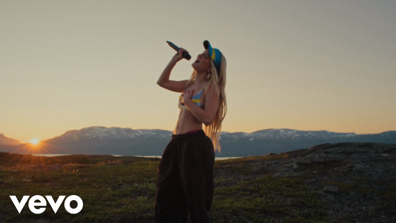 Watch Zara Larsson's Stunning Live Performance of 'Midnight Sun' ๐ค