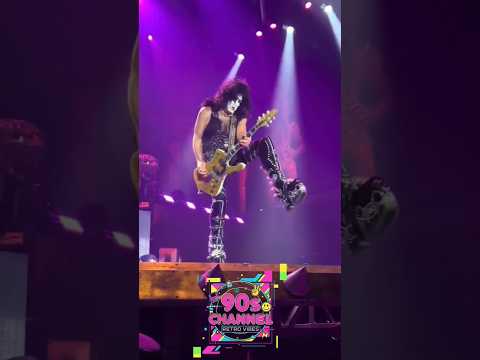 gene simmons KissBand Best duet ever #kissband #genesimmons #90s #90svibes #concert
