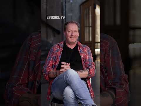 1. Mai 1992: Neonazis unter dem Karl Marx-Denkmal | SPIEGEL TV Shorts