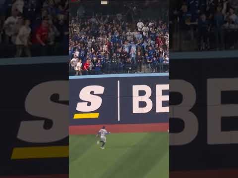 Alejandro Kirk home run versus the Dodgers World Series game 1