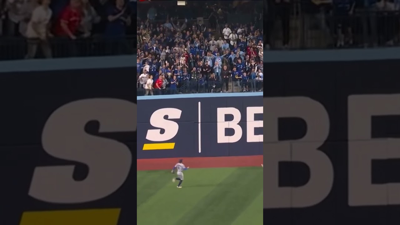 Alejandro Kirk's Game-Changing Home Run in World Series Game 1 ⚾️