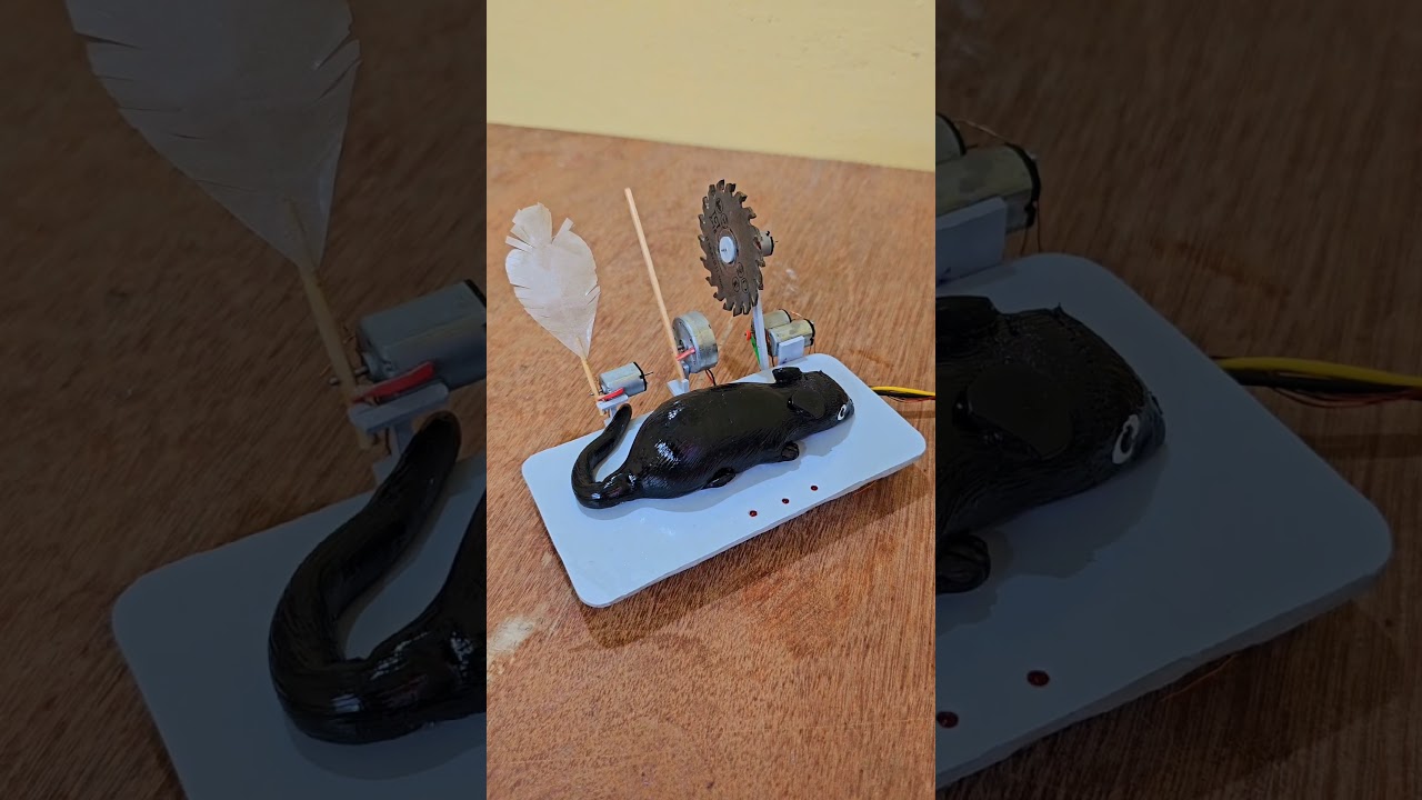 Ingenious Rubber Mouse Trap with Large Blade & Feather Stick 🐭🔪