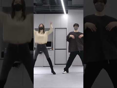 YOONA x Junho - 'Lion Heart' challenge