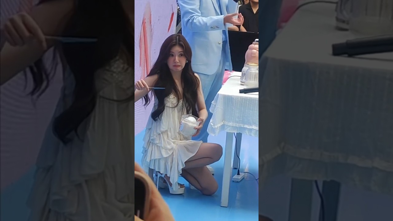 School Kid Hides Broken Item 😂 | Zhao Lusi Cuteness