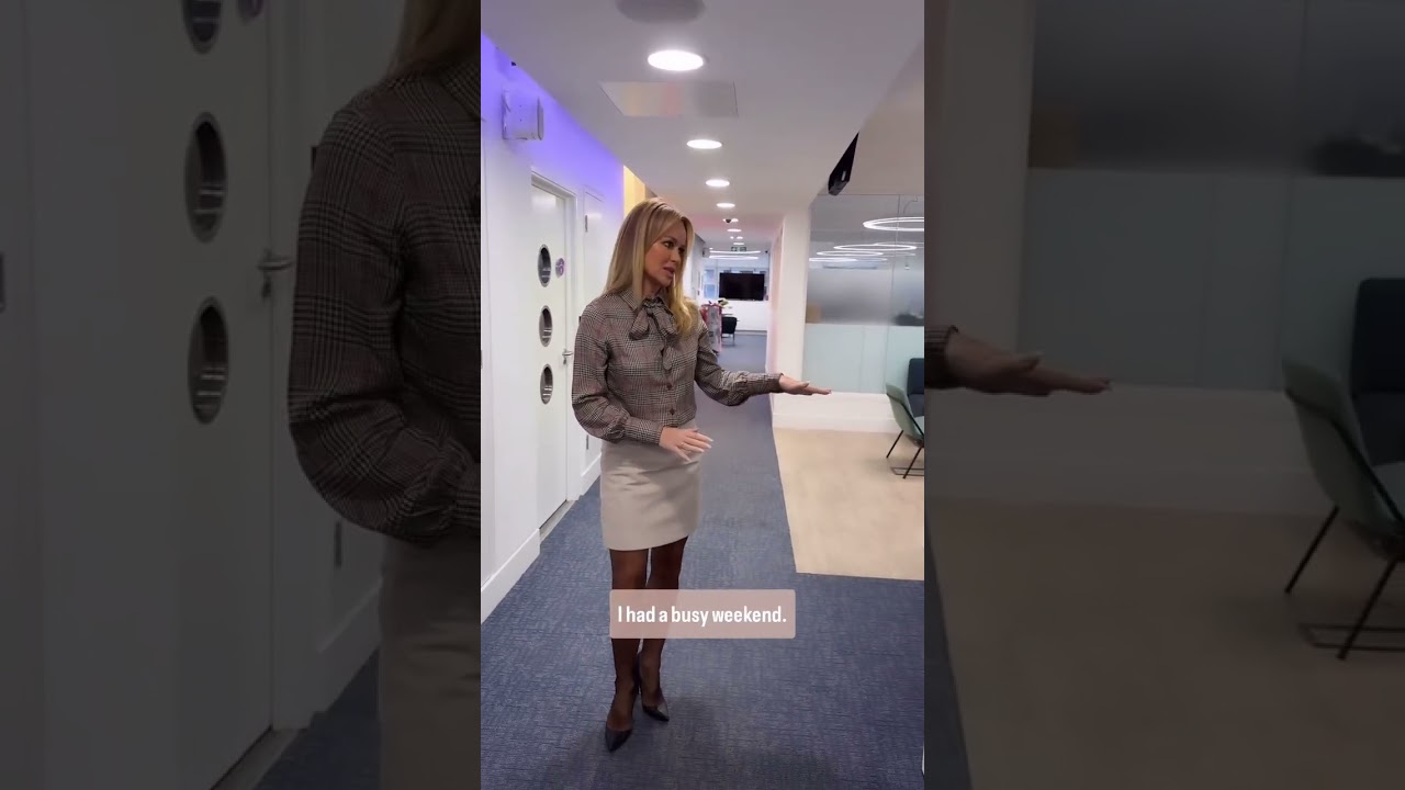 Amanda Holden Stuns in Chic Short Skirt 🌟