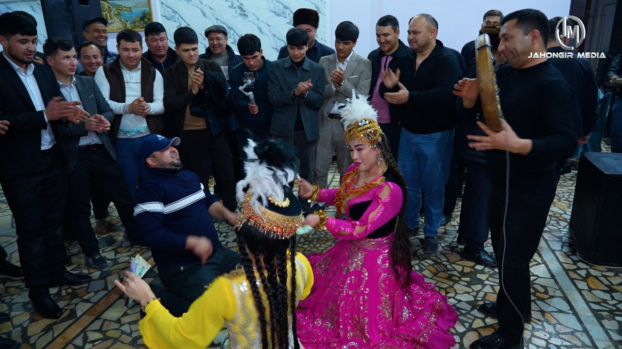 Jalilbek Masharipov Lazgini bombosi  ikkala raqqosa Ixlosbek bilan o`ynashdi.