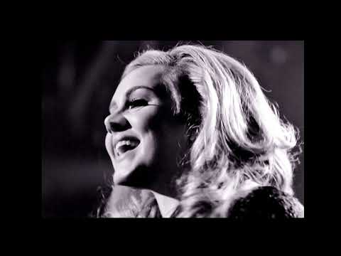 Adele - Rolling In The Deep Live Instrumental (Clean Version)