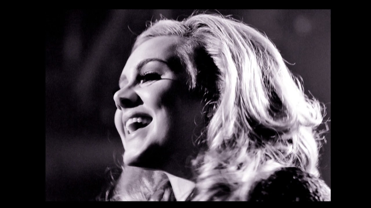 Adele - Rolling In The Deep (Clean Instrumental Version) - Live Performance
