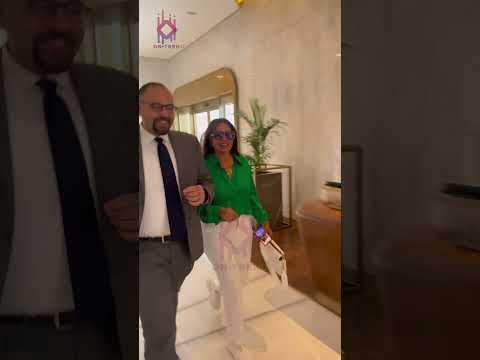 بإطلالة شبابية تخطف الأنظار 😍 ليلى علوي خارجة تجري من مؤتمر مهرجان القاهرة 🥹❤️ #ليلى_علوي