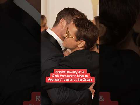 Robert Downey Jr. & Chris Hemsworth have an ‘Avengers’ reunion at the #Oscars
